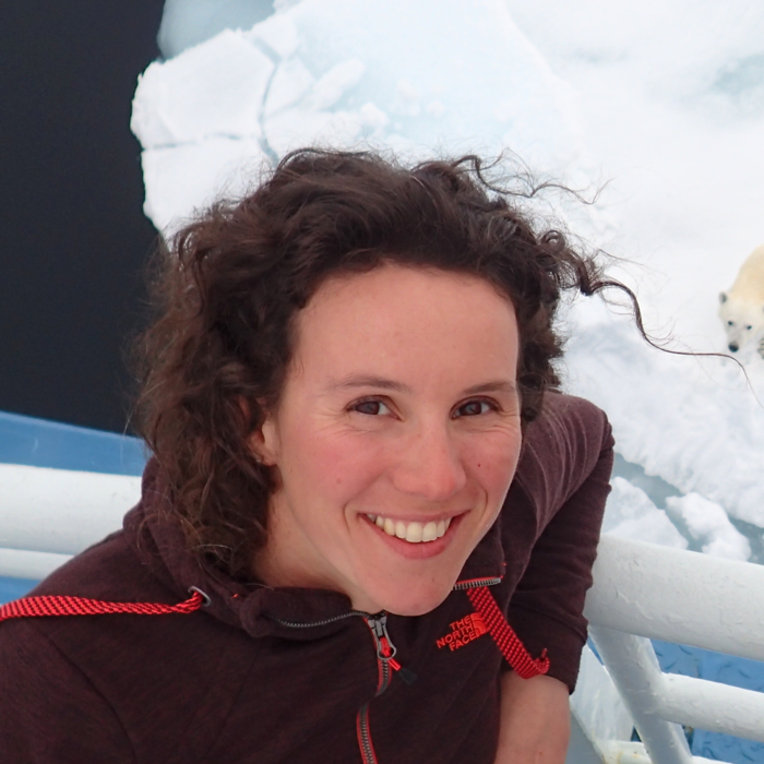 Amelie_Meyer_photo_2015_cropped_3 sq